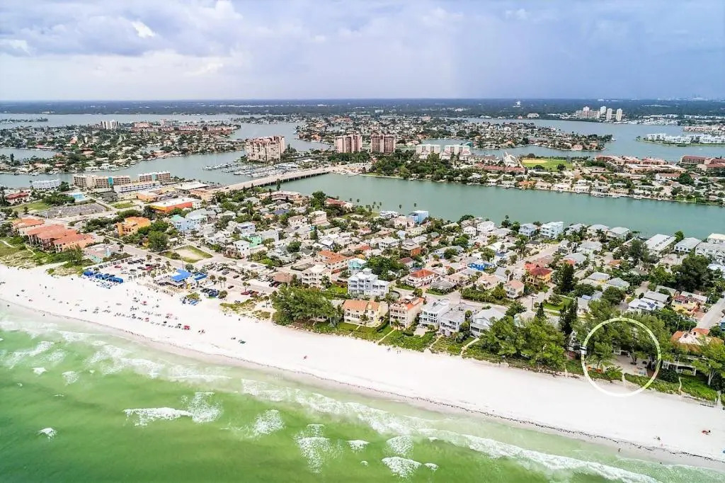 Sunset Beach House - Beach Hugger 2