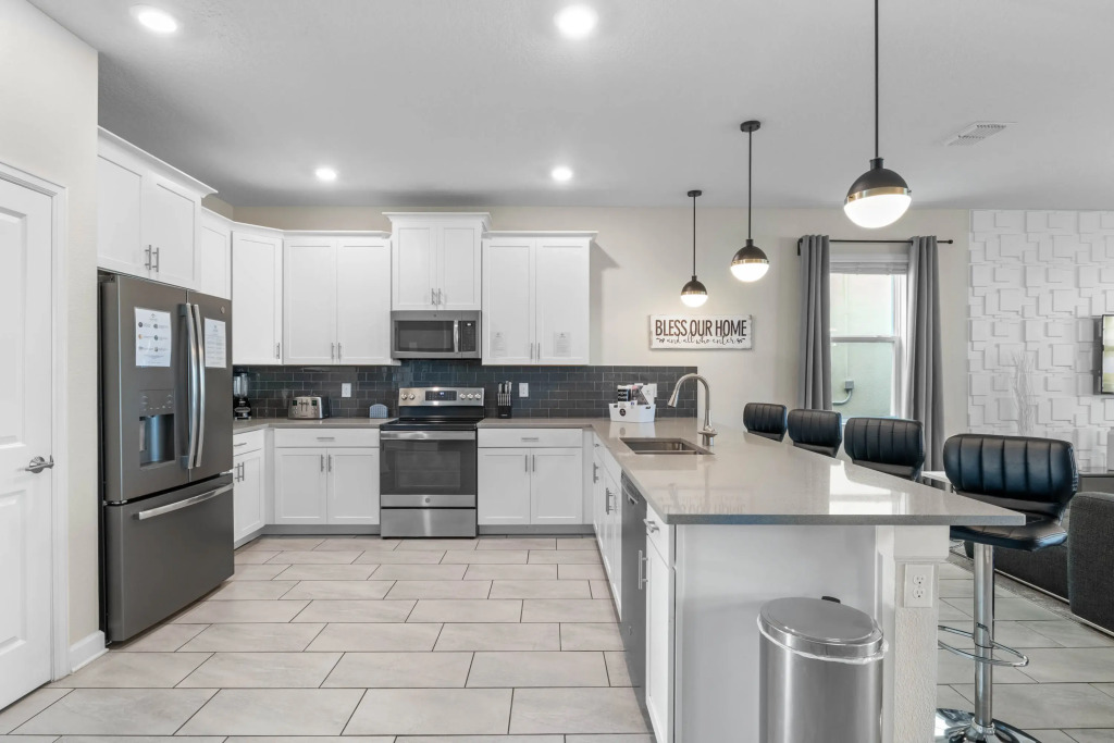 9 Bedrooms 5 Bathrooms Storey Lake 2885 Sc