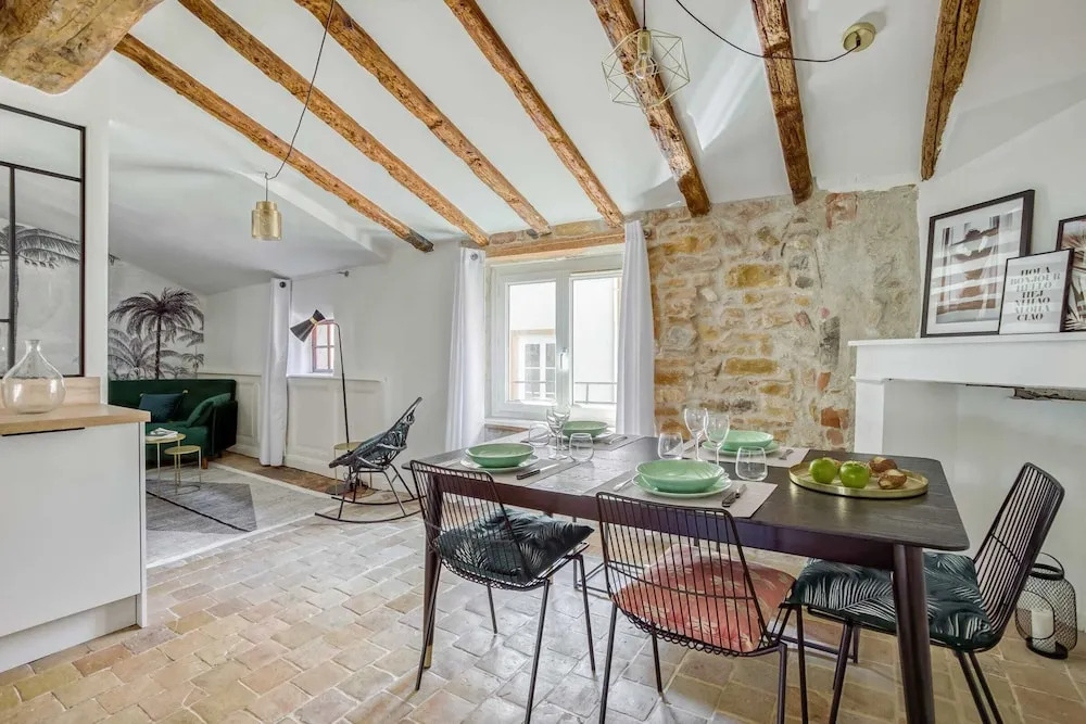 Sublime 2BR Flat in the Heart of Old Lyon