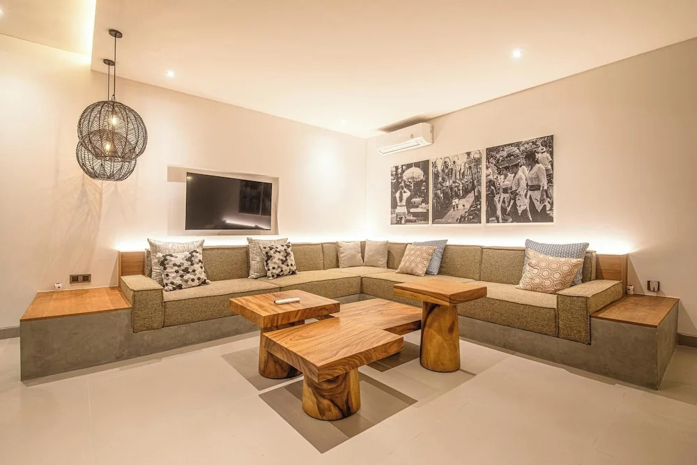 Exquisite 6BR Canggu Villa 400m to Pristine Beach