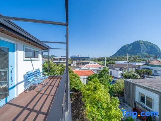 Rein Jeju Family Room with Mountain 101