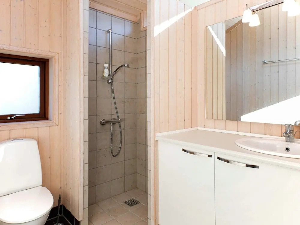 Three-Bedroom Holiday Home In Vaggerlose