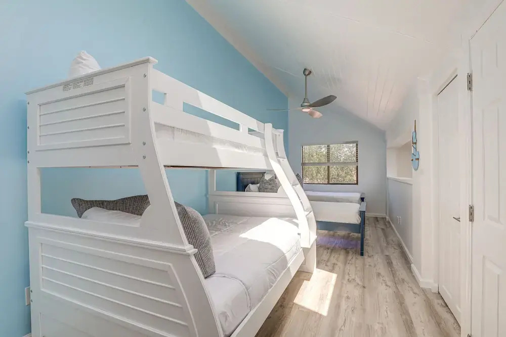 Bright & Airy Myrtle Beach Condo: 1 Block to Ocean