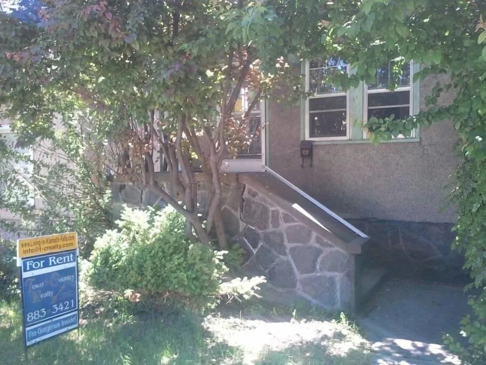 Lovely 1 King Bed- Walk Downtown Pet Ok