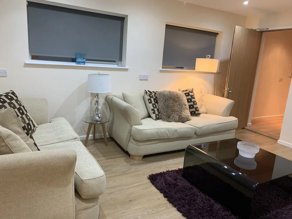 6 bed House With 2 En-suites, Garden and Parking