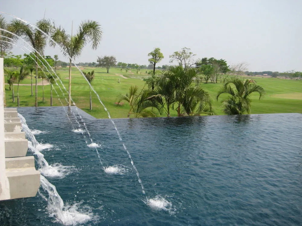 Uniland Golf & Resort