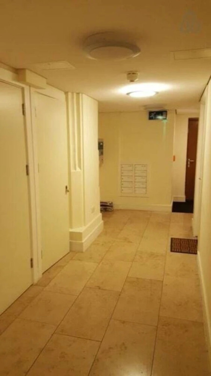 Stylish 1 bed in West Kensington 7mins to Tube