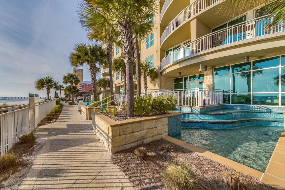 Aqua Resort 811