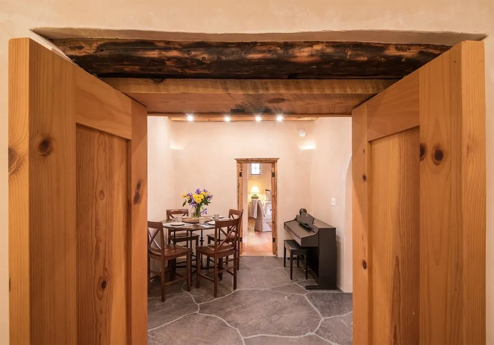 Corazon - Historic Luxury, Just Blocks to the Plaza, Excellent Outdoor Space