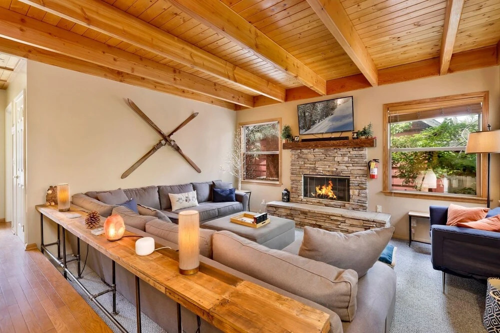 2052-mt. Mickelson 4 Bedroom Home by RedAwning