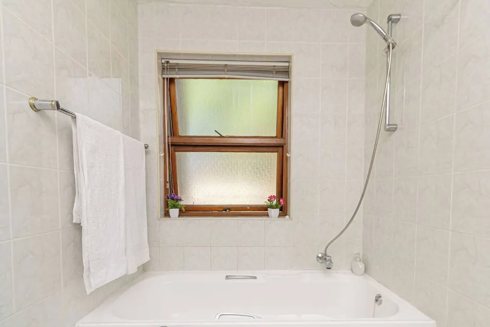 Sandton City 3 Bedroom Apartment With Balcony