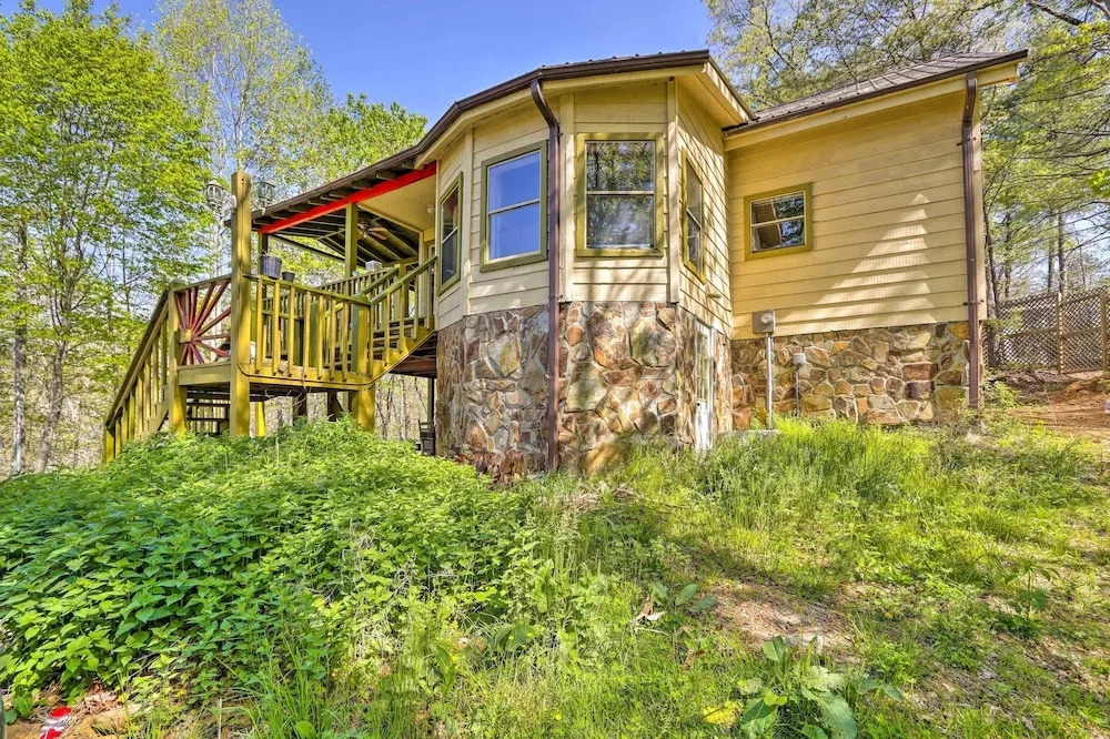 Charming Cottage w/ Deck in Blue Ridge