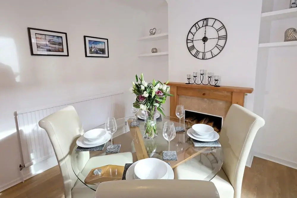 2 Bedroom City Centre House - Guest Homes!