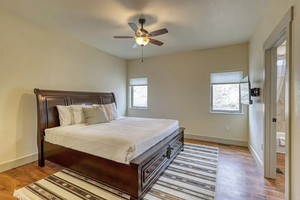 Serene Retreat King Bed at Rockerville Gold Town