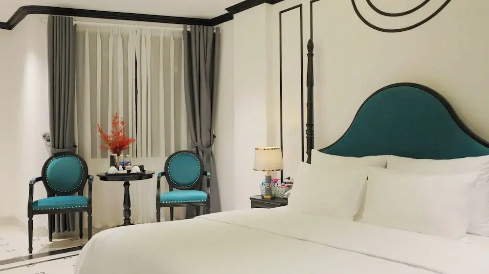 Royal Hotel - Trinh Van Bo, Nam Tu Liem