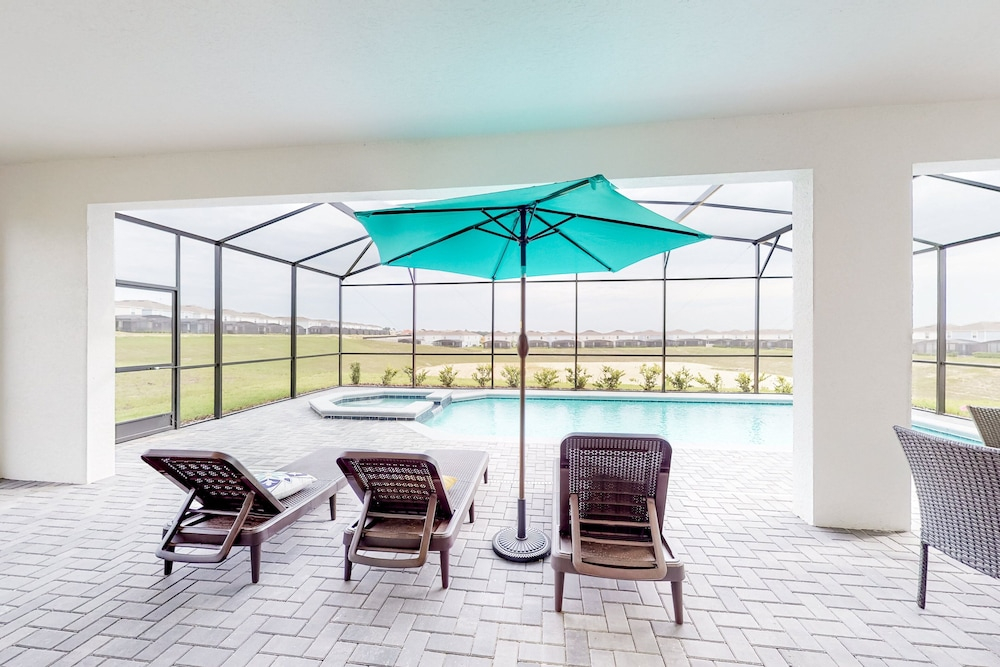 Exquisite Home With Pool, Lanai, Game Room, Central AC, & Washer/dryer
