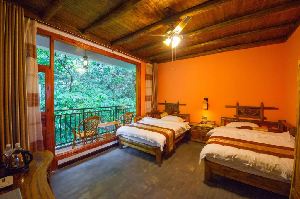 Yangshuo Scenic Mountain Retreat