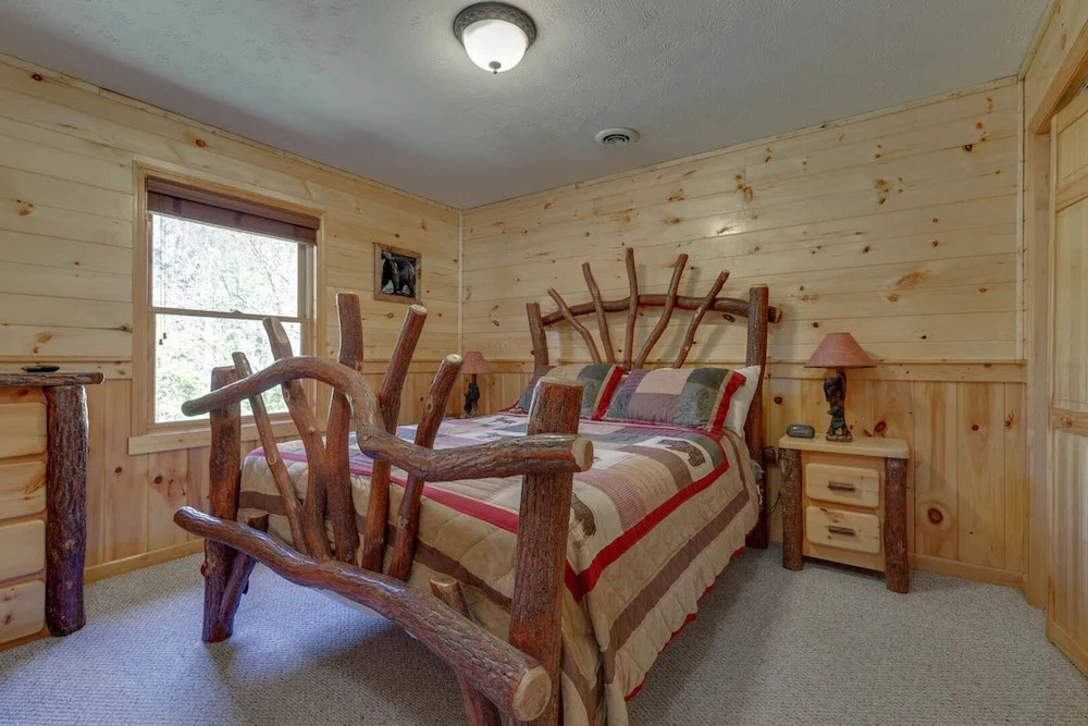 Downtown Getaway by Heritage Cabin Rentals