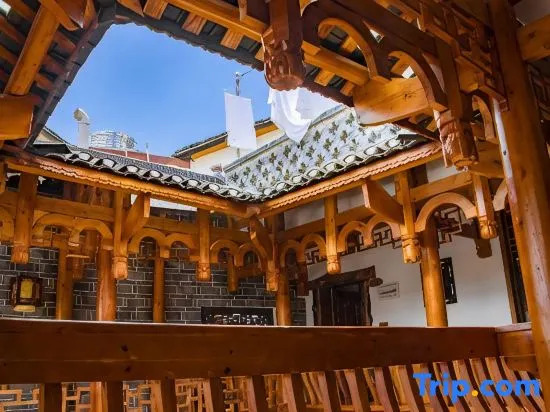 Furong Town Old Courtyard Inn