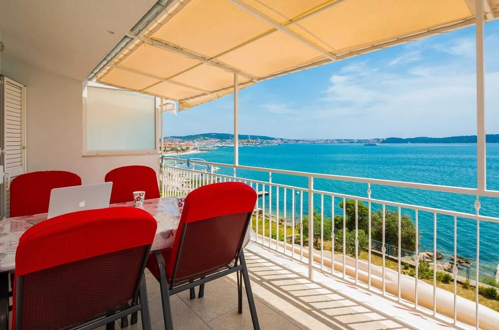 Gem of the sea luxury beach apartment with brand new heating infinity pool