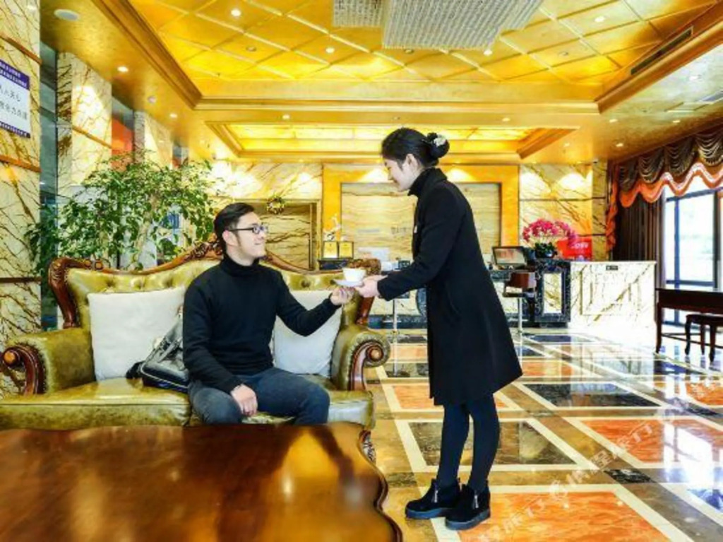 Yuechen Hotel (Xietaizi Subway Station)