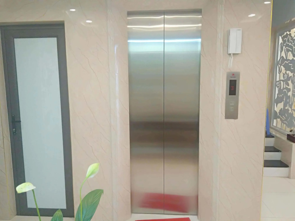 Westlake Tay Ho Hotel 696 Lạc Long Quân