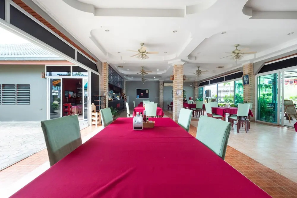 Rendezvous Resort Pattaya(รองเดวู รีสอร์ท พัทยา)