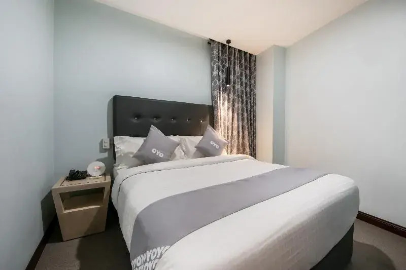 Oyo 207 Bay Area Suites Near Philippine General Hospital