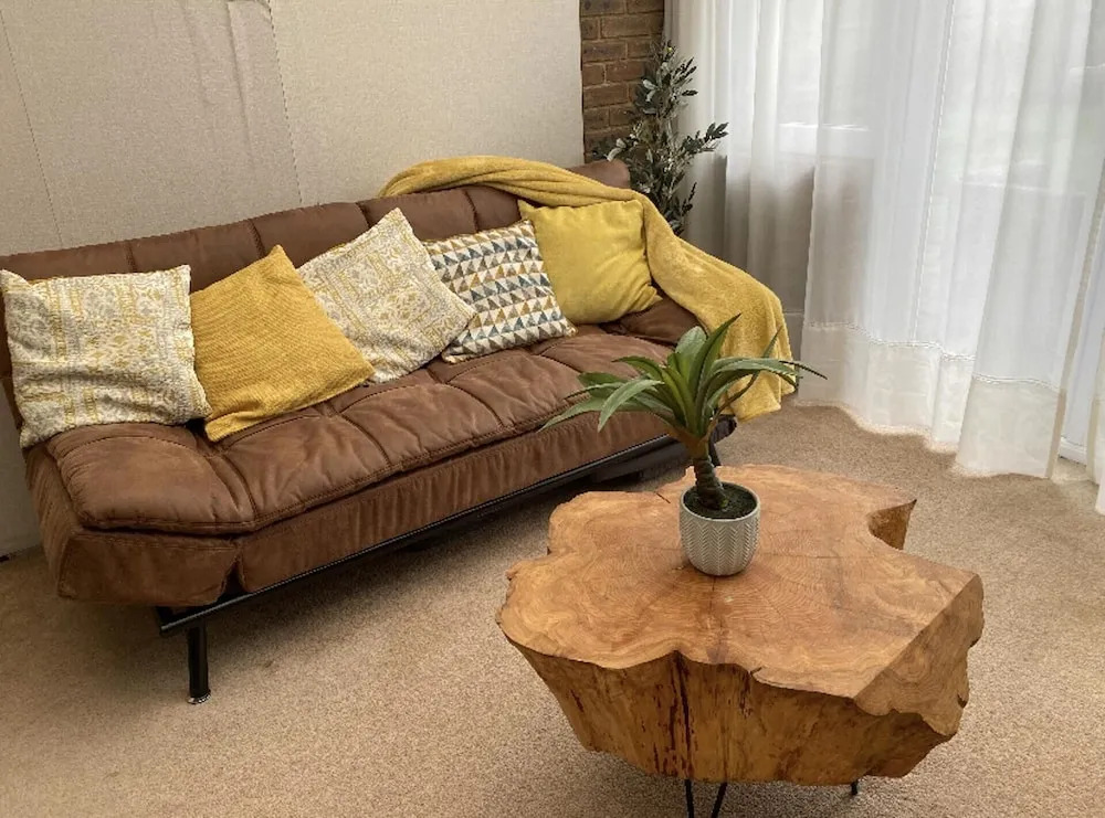 Lovely 5-bed House in Maidstone