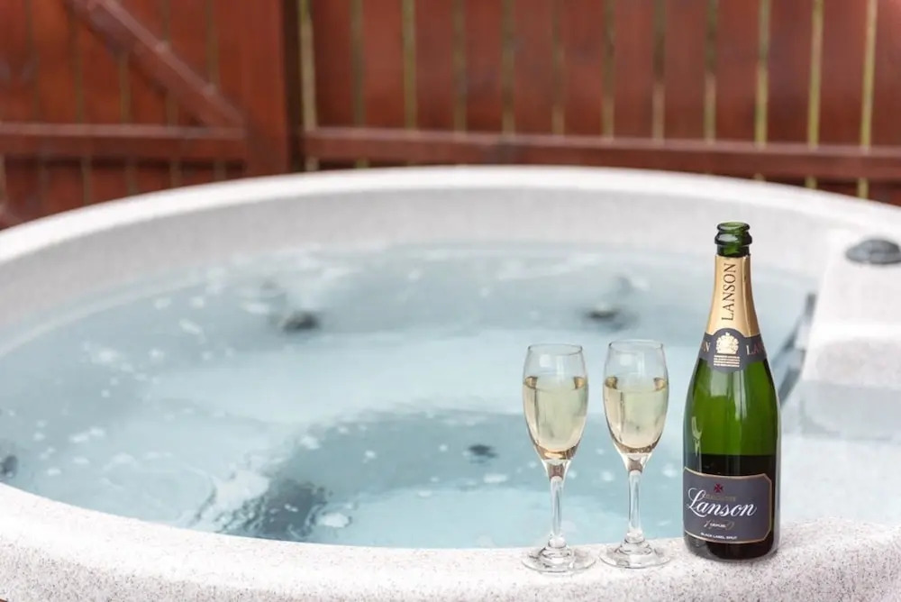 Bluebell Lodge 2 with Hot Tub
