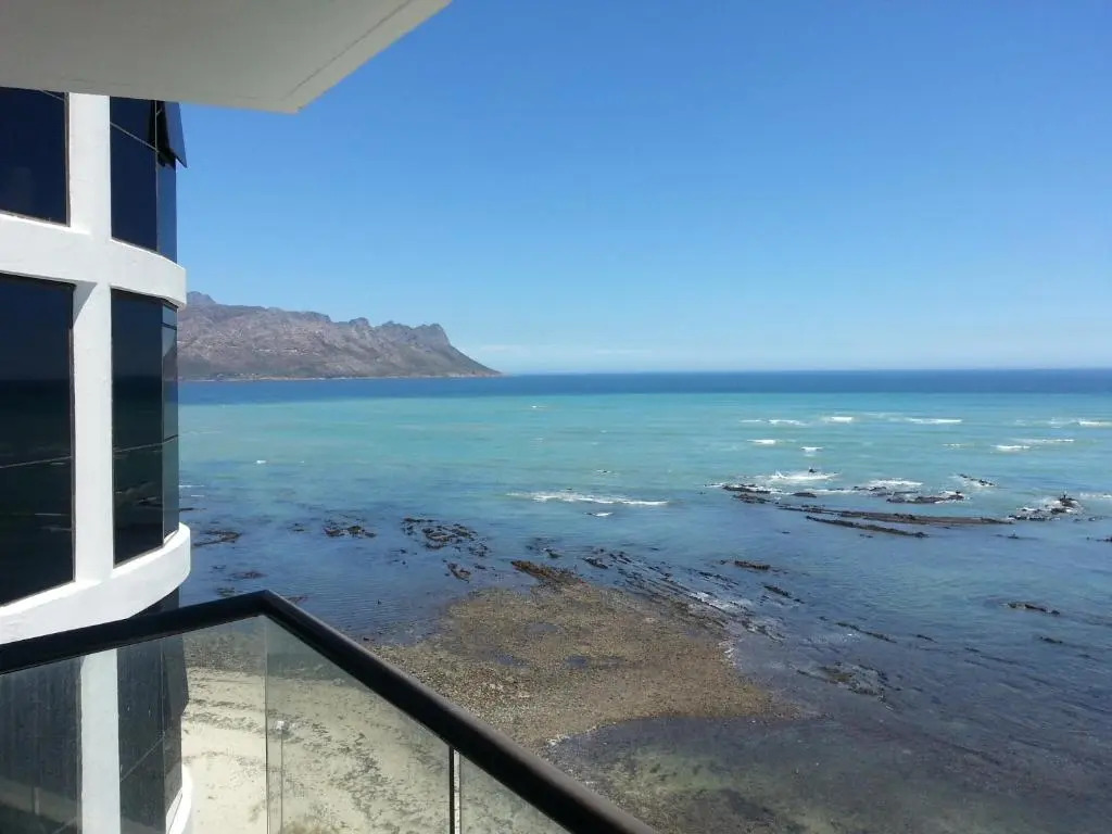 Loddeys Self Catering Apartments - by Beach Collection