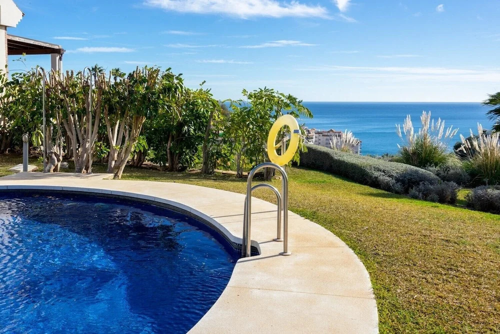 Luxury townhouse with pool