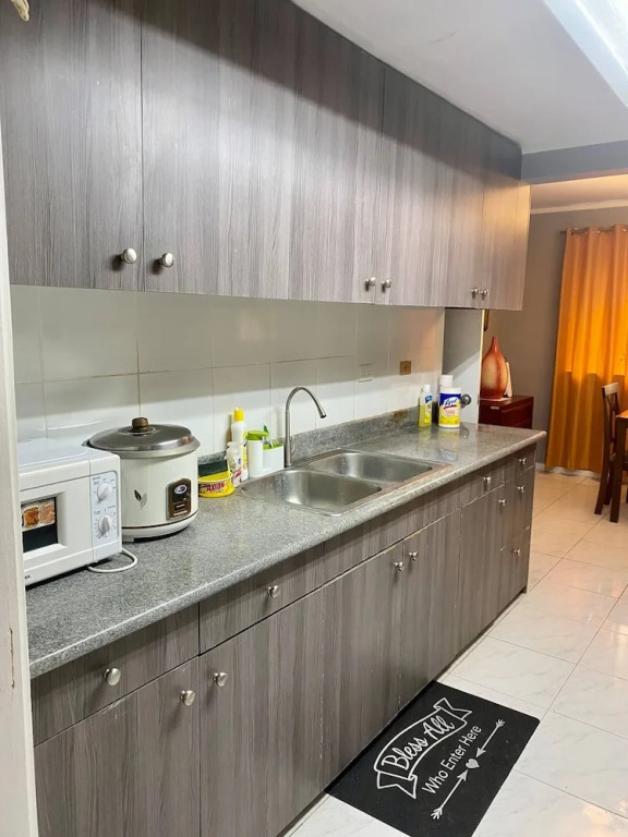 House w 3 Bedrooms And 3 Baths - Free Parking