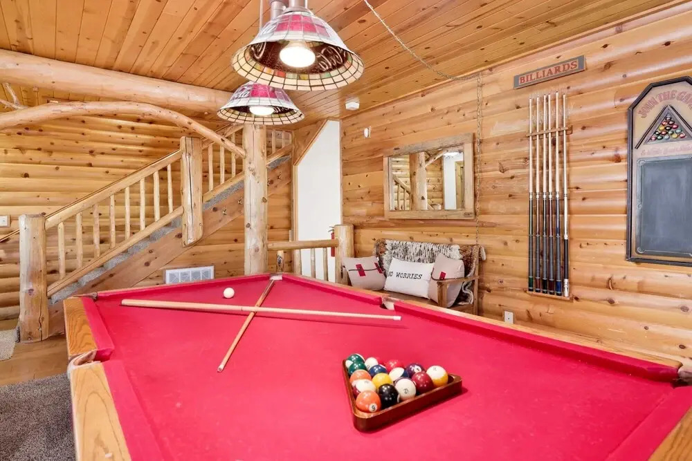 2071 - Hillside Haven 4 Bedroom Home by Redawning