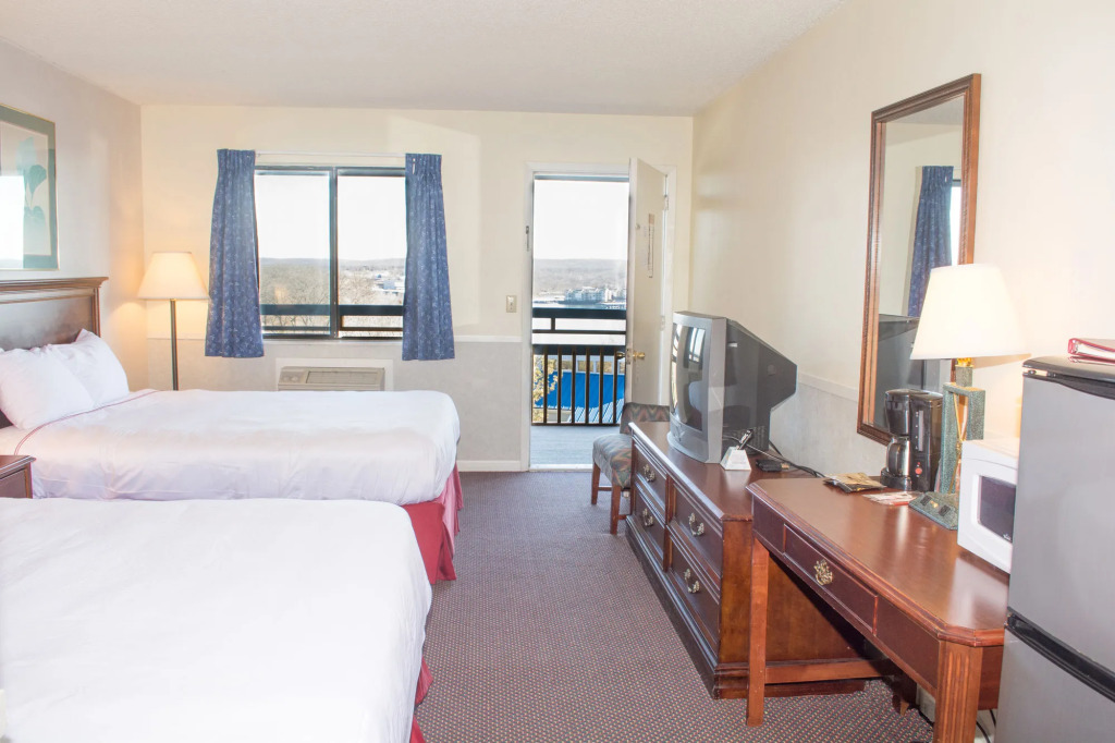 Hawks Nest Lodge
