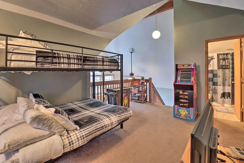 Near Lake & Hiking: Pocono Home w/ Hot Tub