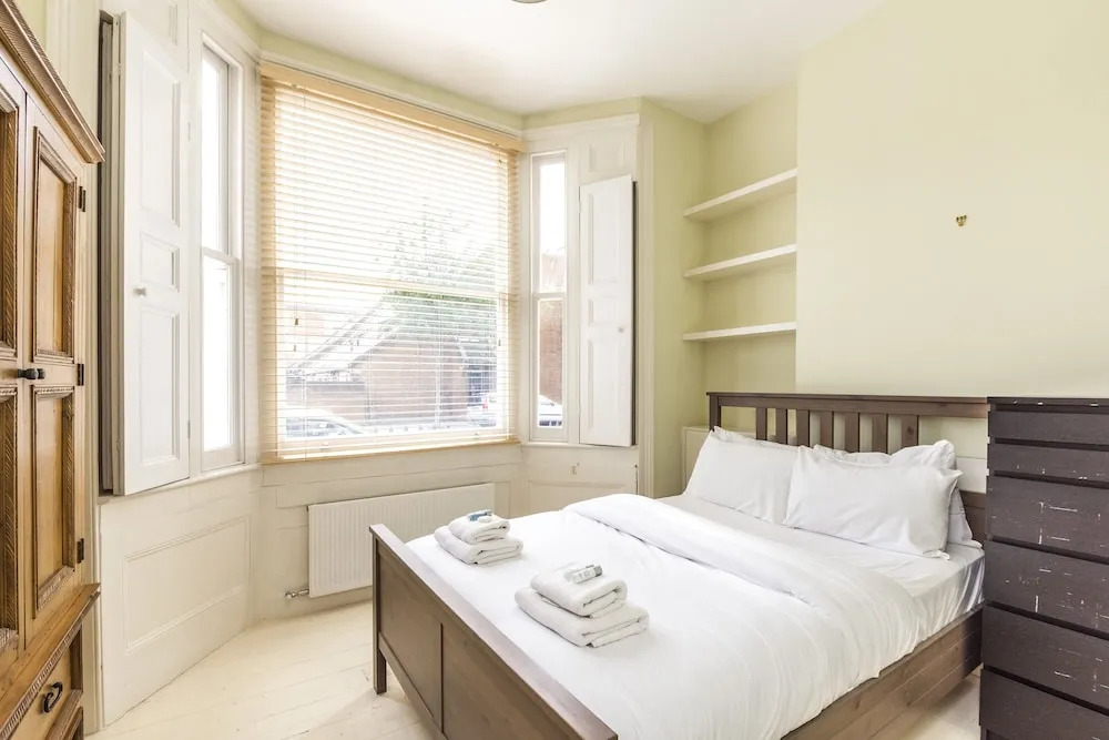 Westbourne Road · Lovely 2 Bed Apartment Near Paradise Park