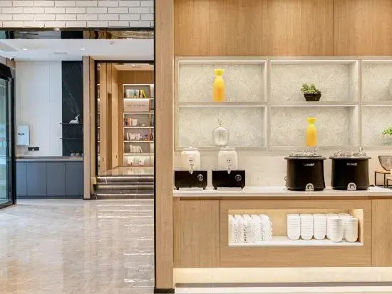 HanTing Premium Hotel (Hongtong Dahuaishu Culture Square)