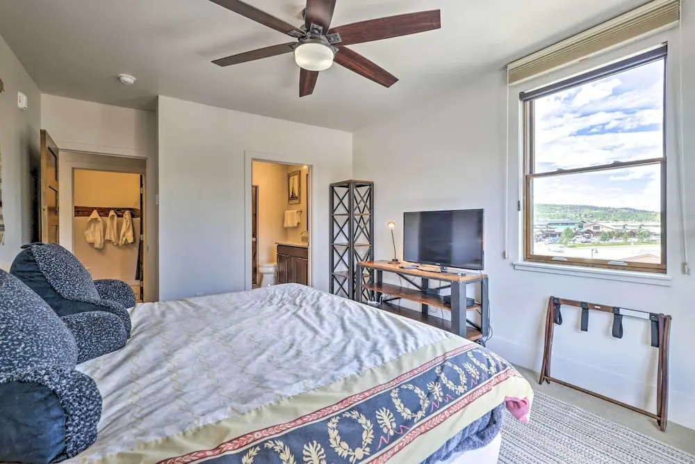 3 Mi to Dillon Reservoir: Condo w/ Balcony!