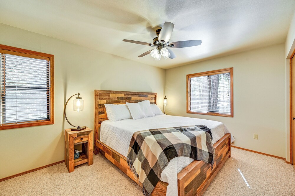 Furnished Deck + Forest Views: Pine Retreat!