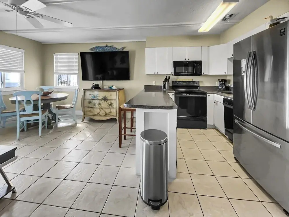 Leeward Ii-3-front Row 1 Bedroom Condo by RedAwning