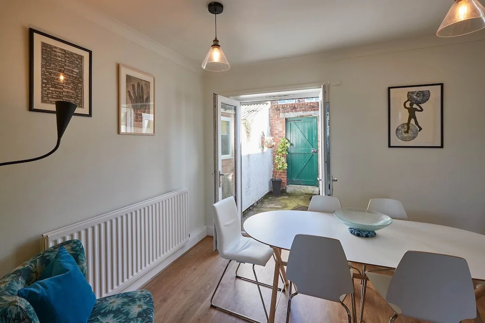 Host Stay Artist House