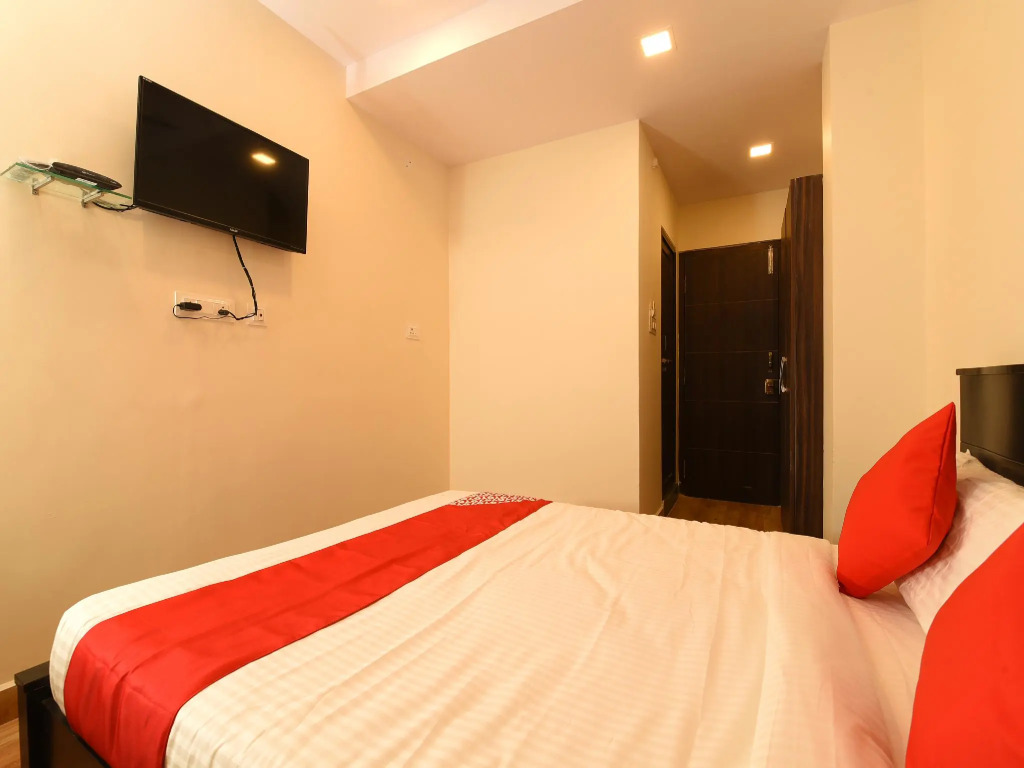 OYO Flagship 15662 Akshaya Bheemaas Inn