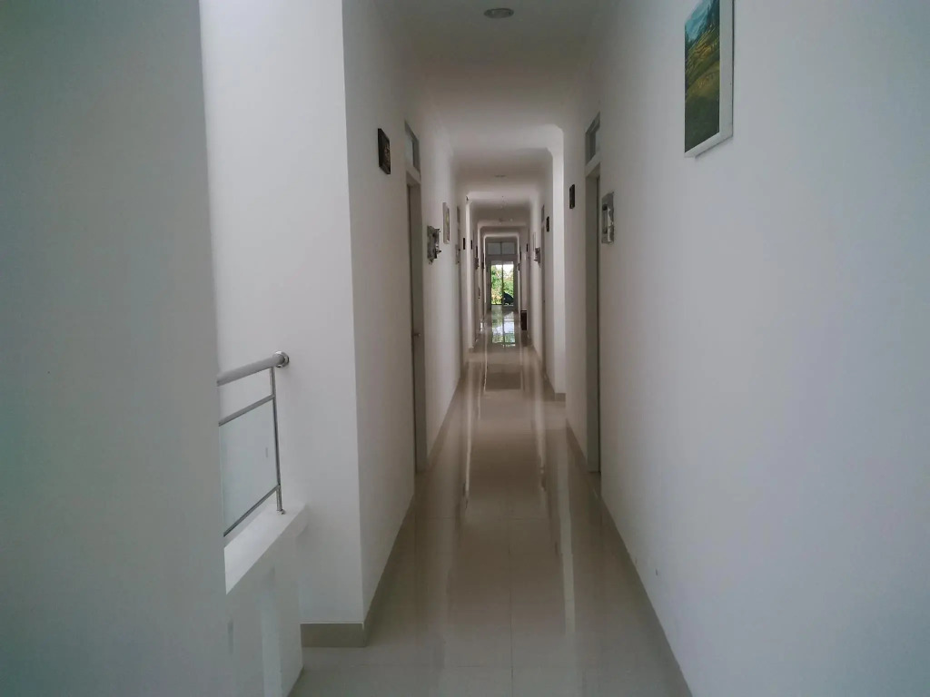 Chrissant Hotel