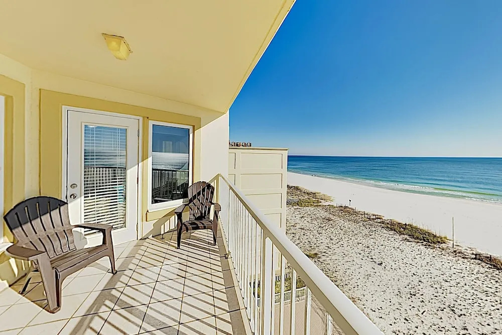 Walk Everywhere! Charming Gulf-view W/ Pool 2 Bedroom Condo