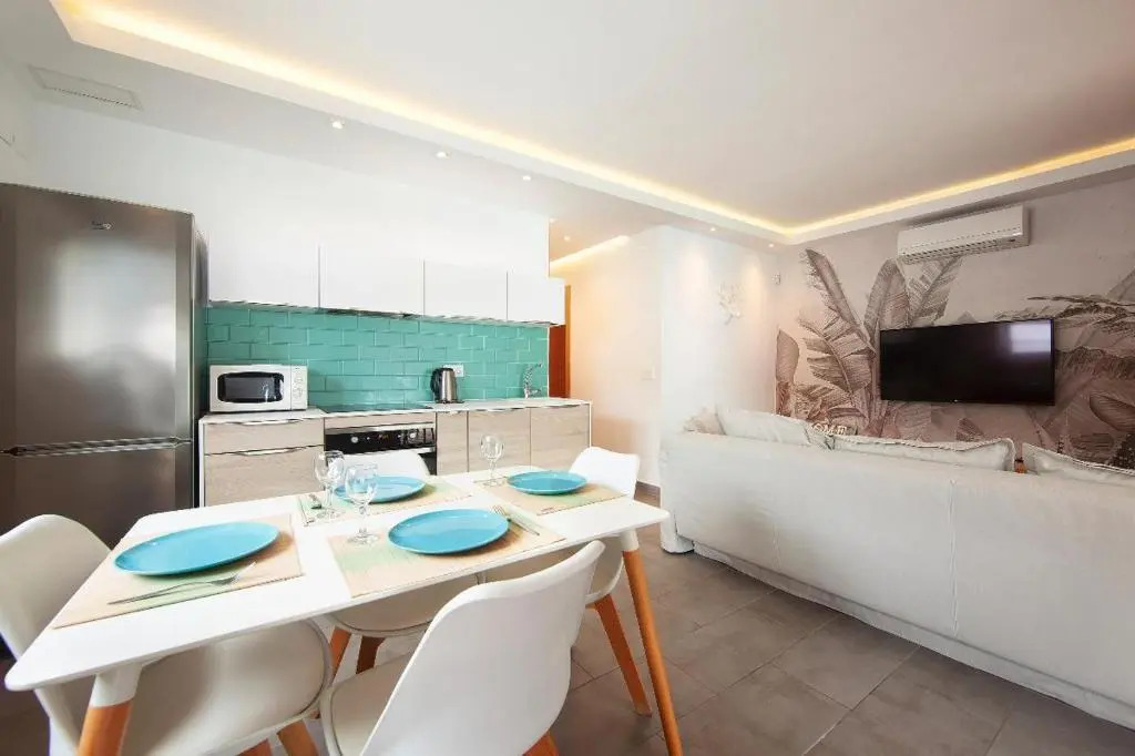 New house 80m from the beach
