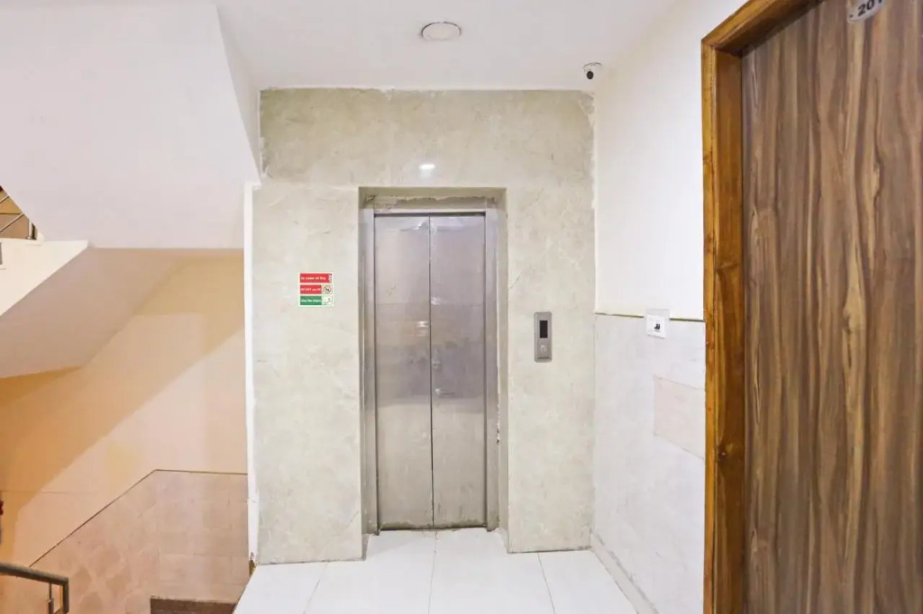Hotel Platinum-Free Airport Pickup