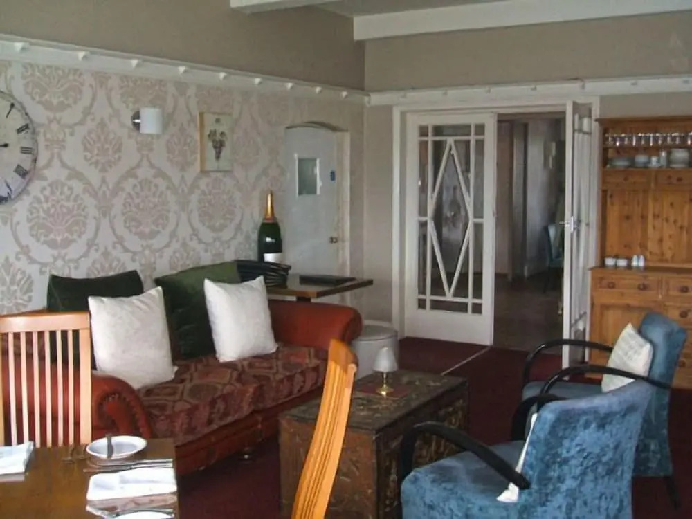 The Cliffemount Hotel