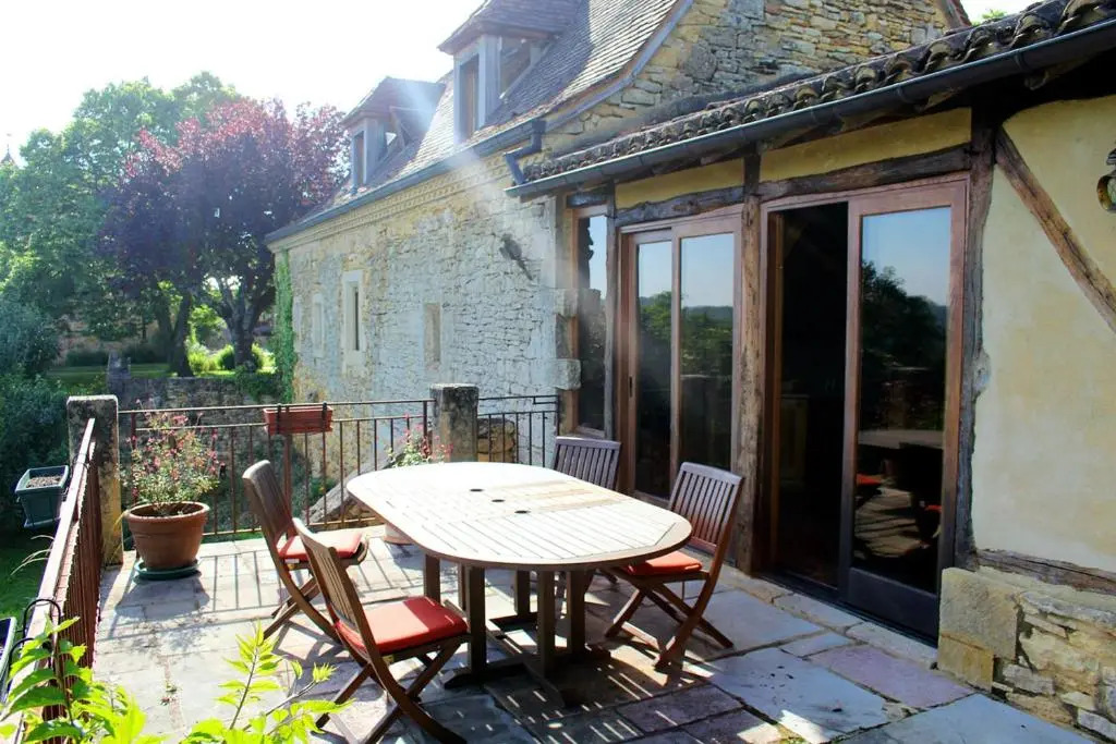 Maison charmante à Saint-Cybranet avec grand jardin, piscine