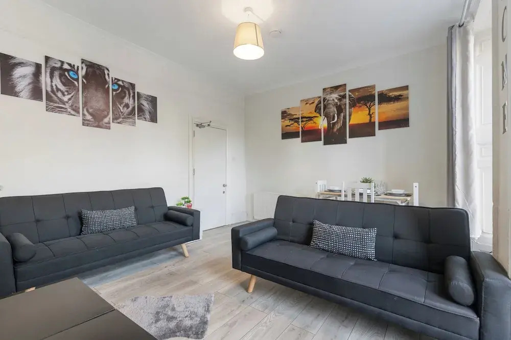 City Escape London - Spacious 4 Bedroom House
